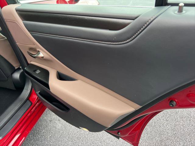 Certified 2025 Lexus ES 300h w/ Premium Package FWD image 16