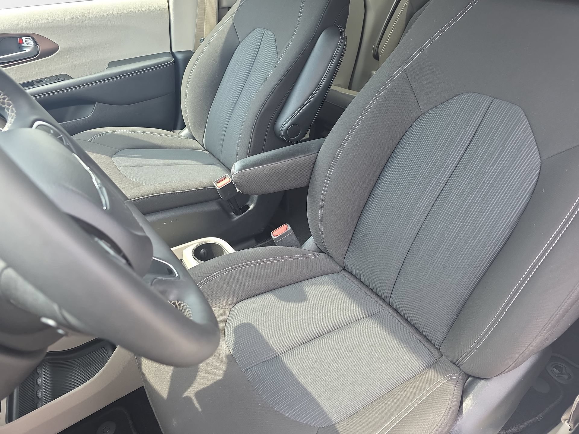 Used 2023 Chrysler Voyager LX FWD image 14