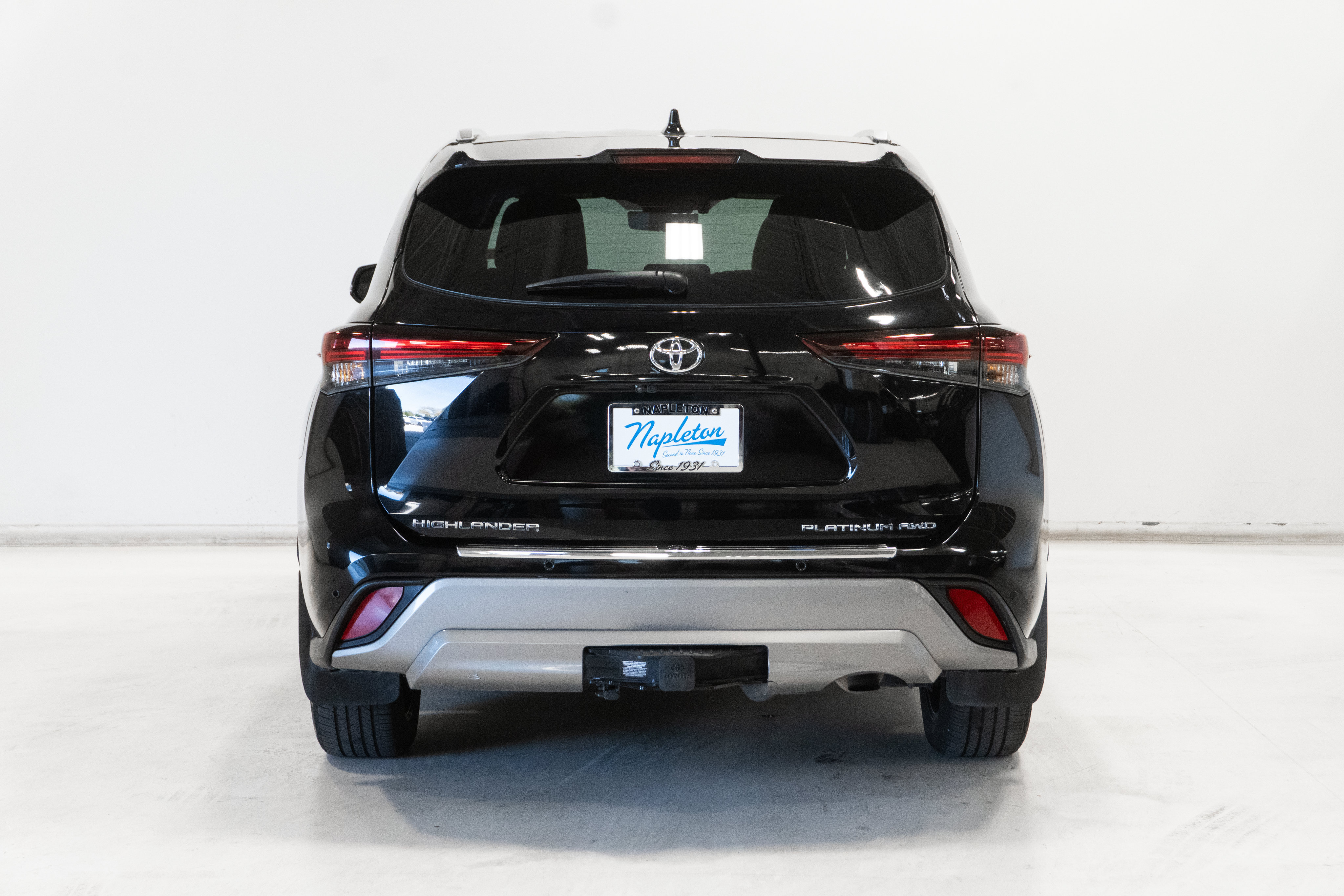 Used 2025 Toyota Highlander Platinum AWD/4WD image 32