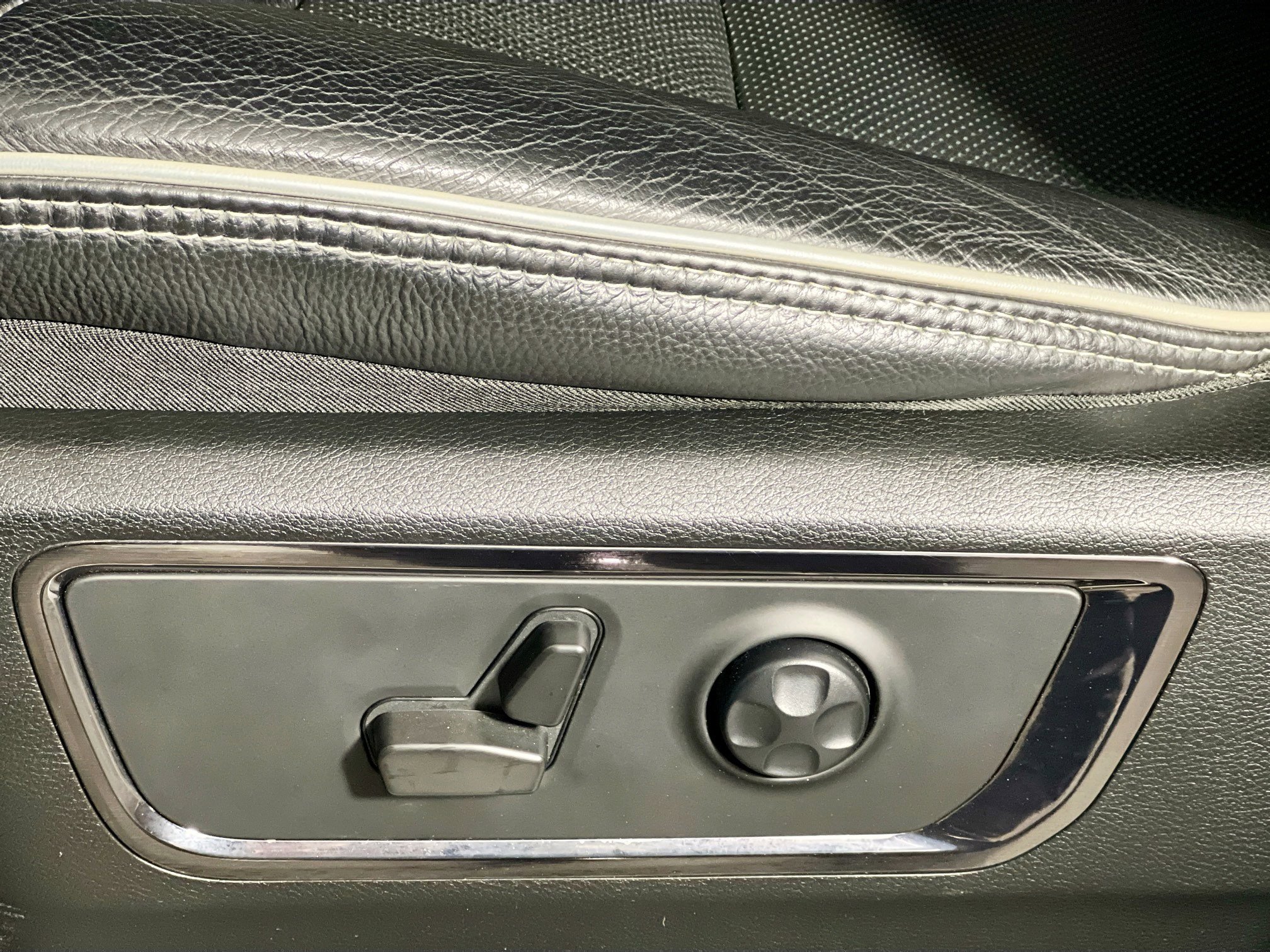 Used 2024 RAM 1500 Limited w/ Body Color Bumper Group image 15