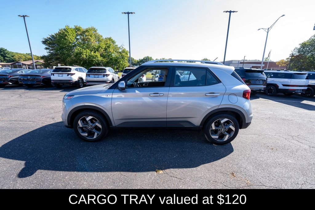 Used 2024 Hyundai Venue SEL image 4
