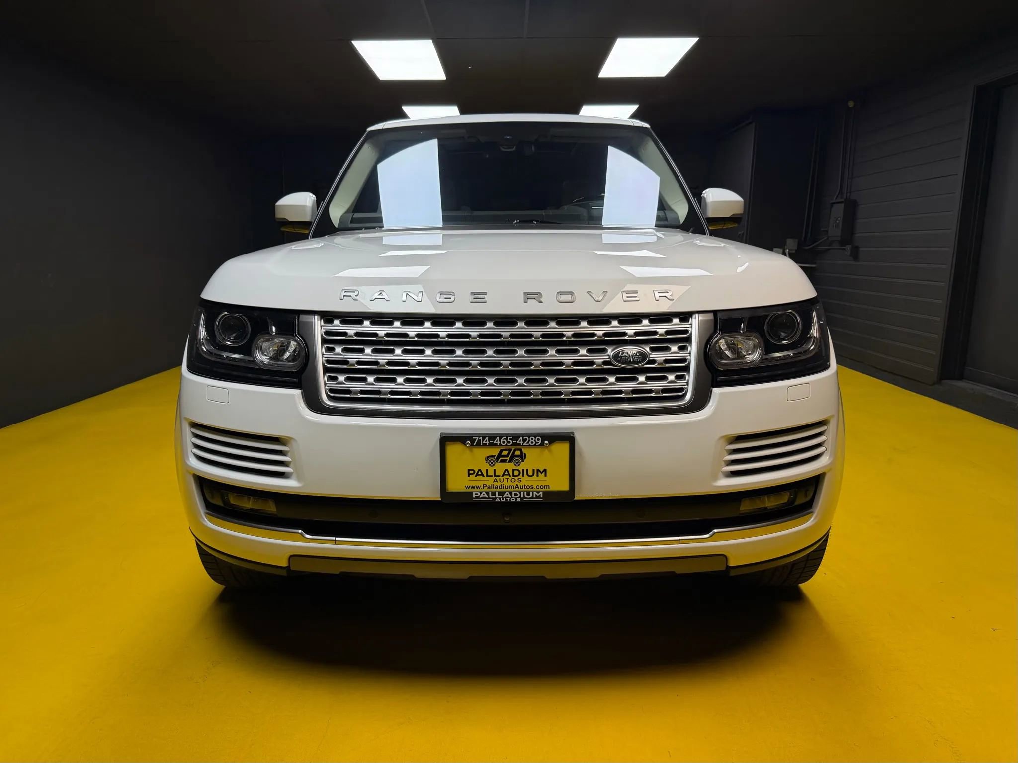 Used 2016 Land Rover Range Rover HSE image 2