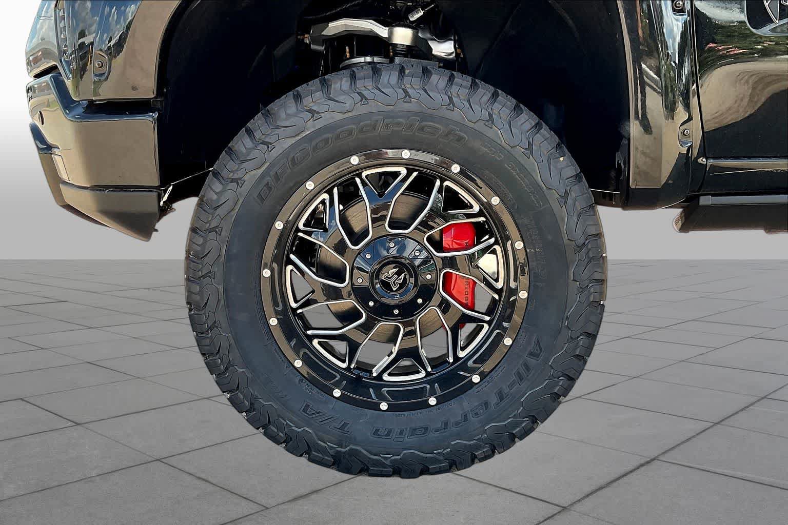 New 2025 GMC Sierra 1500 AT4 w/ AT4 Premium Package AWD/4WD image 9