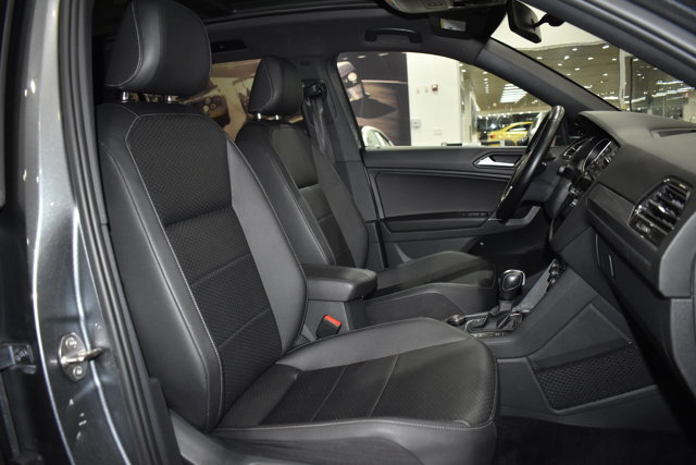 Used 2020 Volkswagen Tiguan SE R-Line image 26