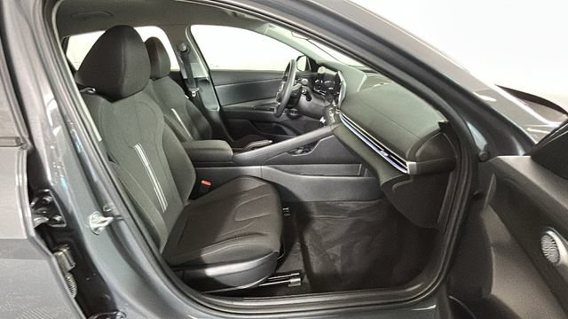 Used 2024 Hyundai Elantra SEL FWD image 30