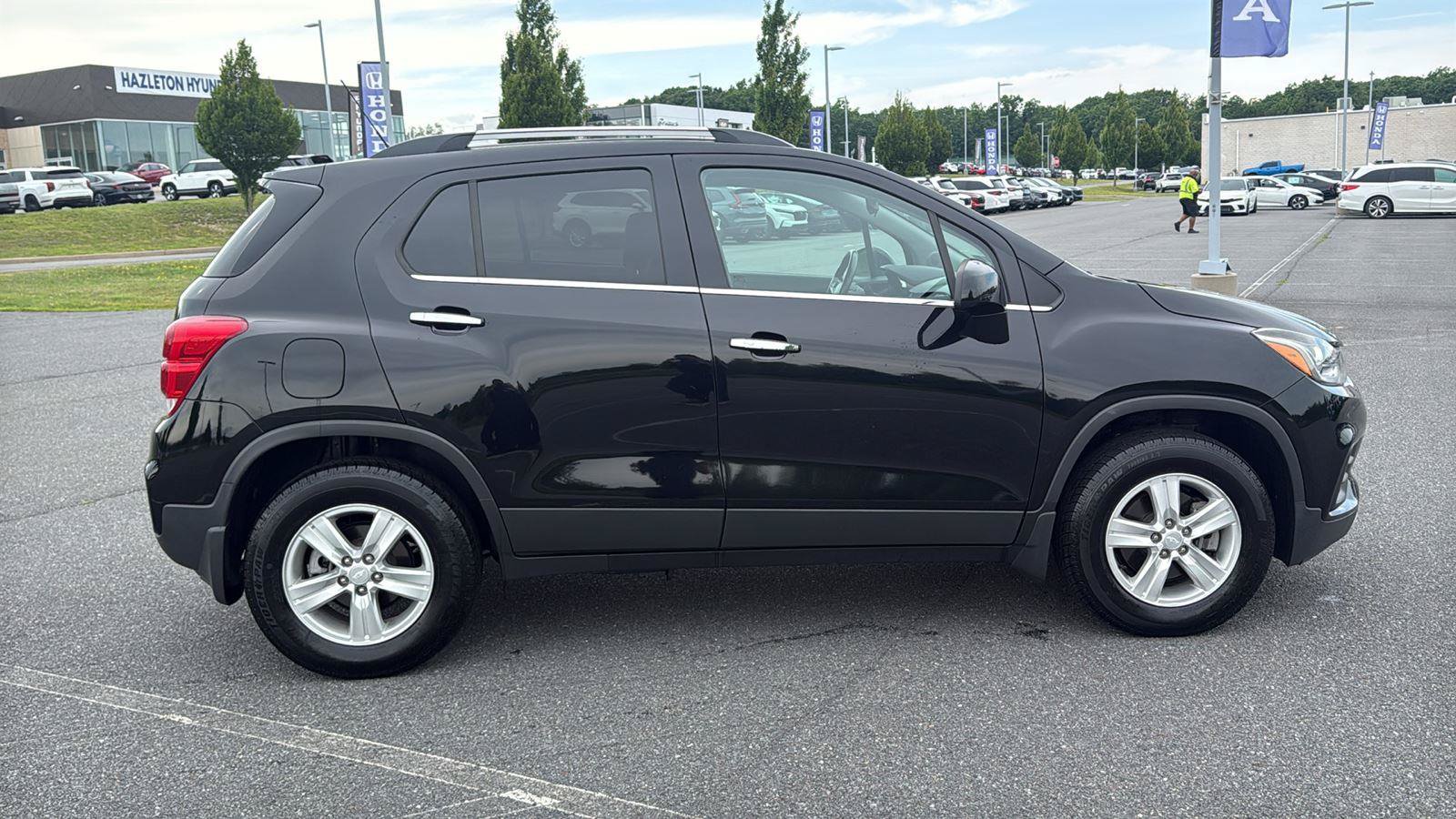 Used 2020 Chevrolet Trax LT w/ Driver Confidence Package AWD/4WD image 4
