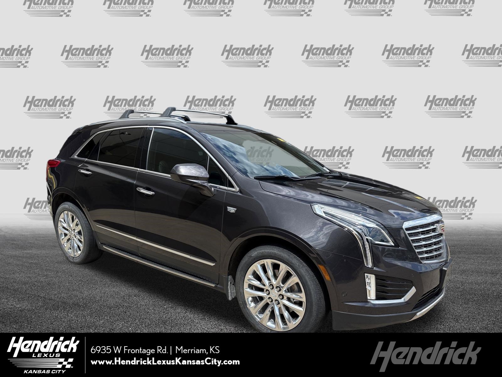 Used 2017 Cadillac XT5 Platinum w/ Driver Assist Package AWD/4WD image 1
