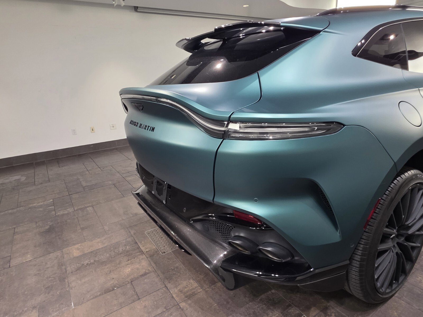 Used 2024 Aston Martin DBX 707 image 8