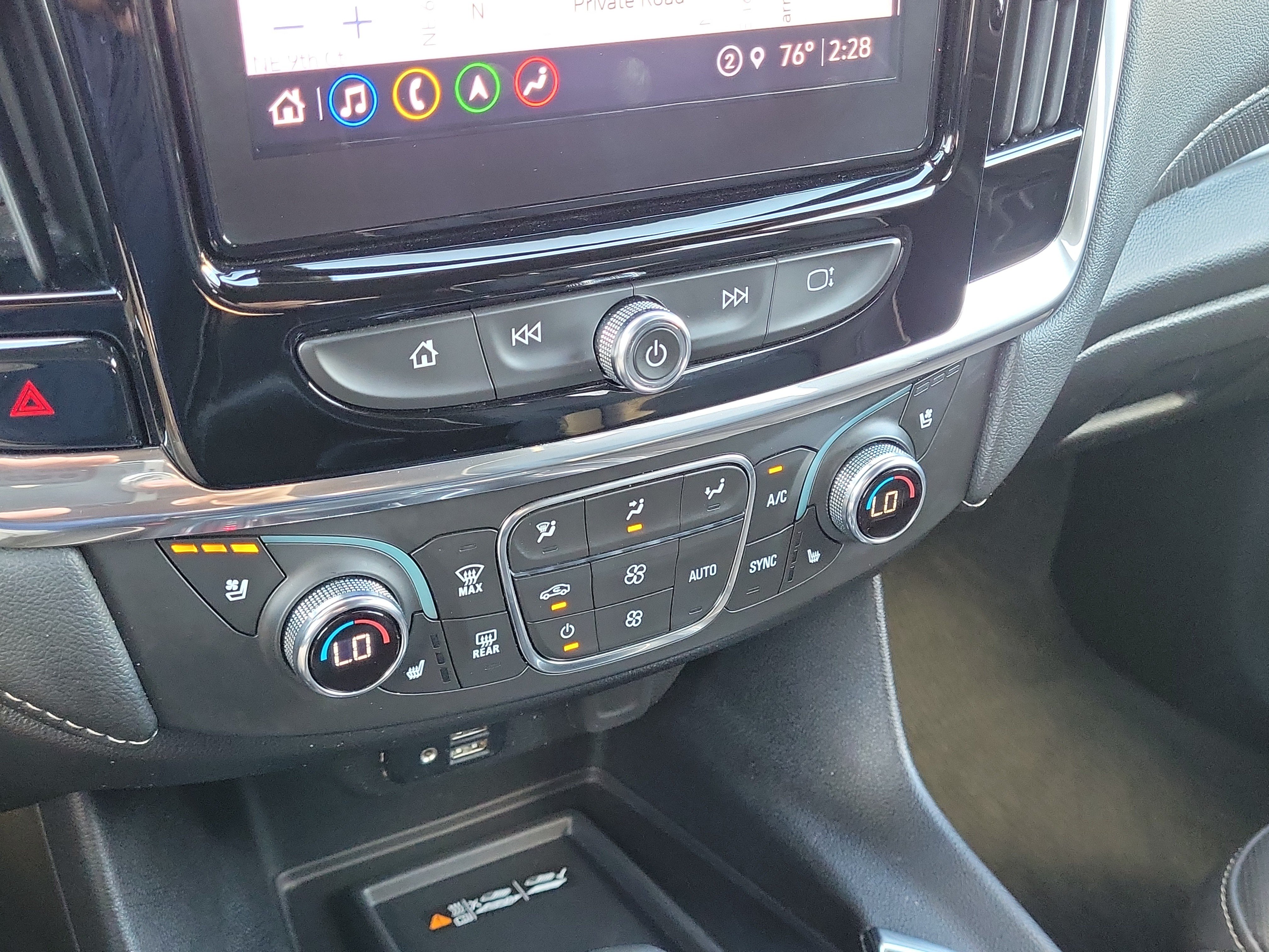 Used 2023 Chevrolet Traverse Premier FWD image 21