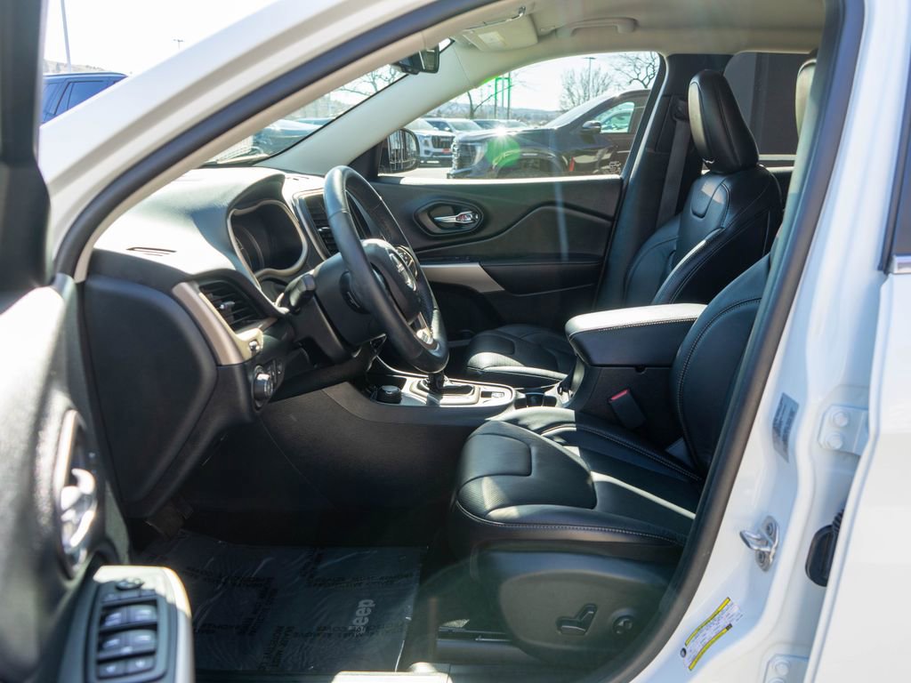 Used 2018 Jeep Cherokee Limited w/ Luxury Group image 11