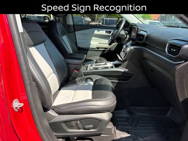 Used 2022 Ford Explorer XLT w/ Equipment Group 202A AWD/4WD image 23