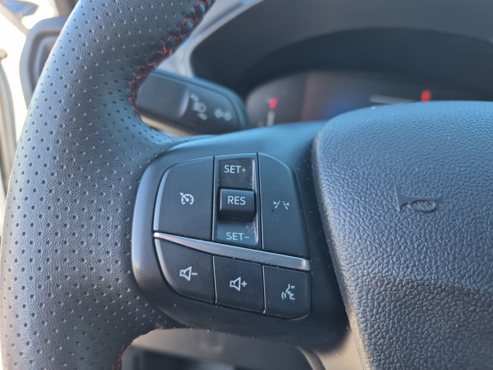 Used 2025 Ford Escape ST-Line Select AWD/4WD image 16