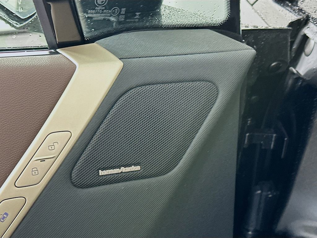 Used 2025 BMW iX xDrive50 image 23