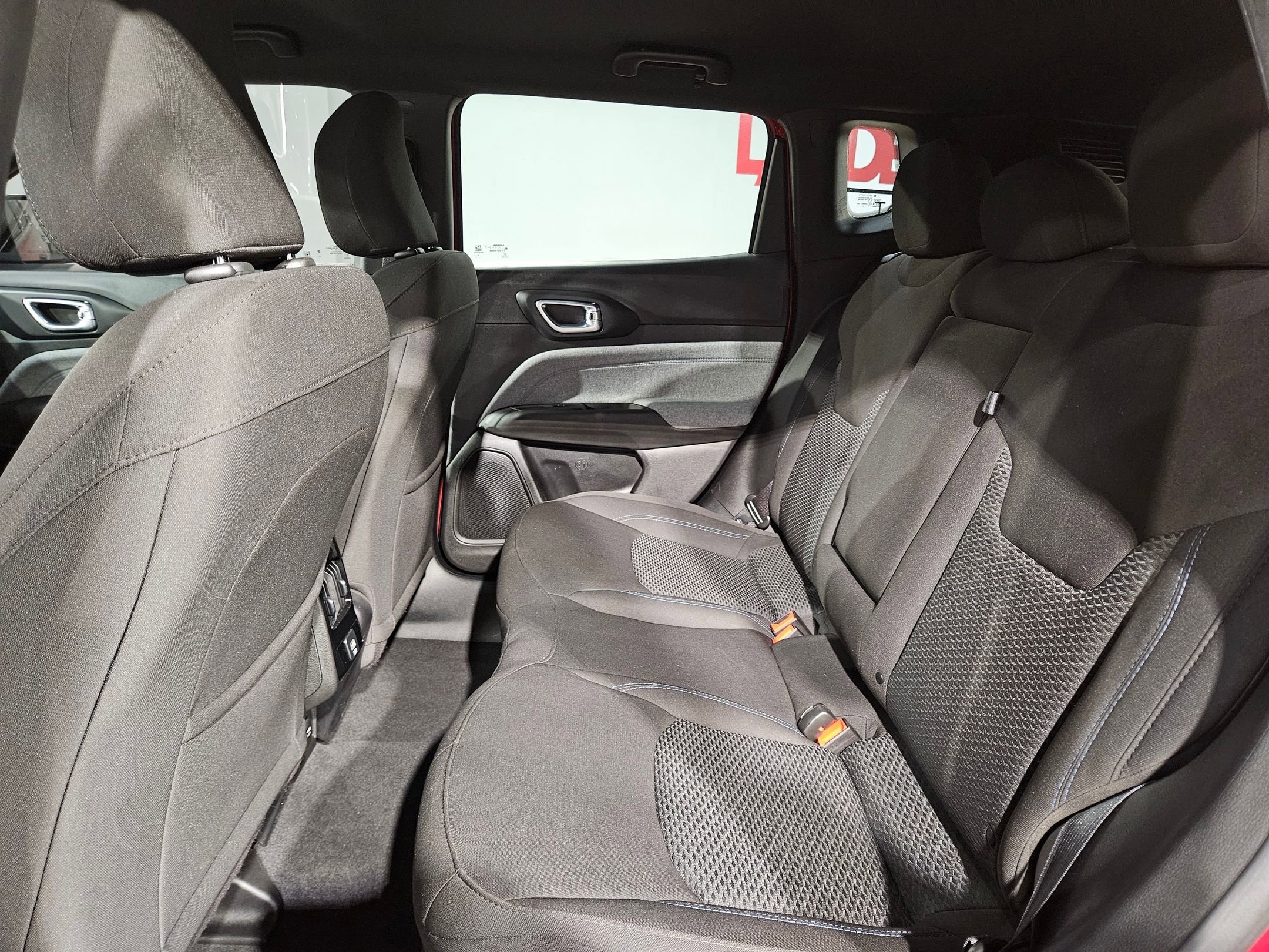 Used 2025 Jeep Compass Sport image 34