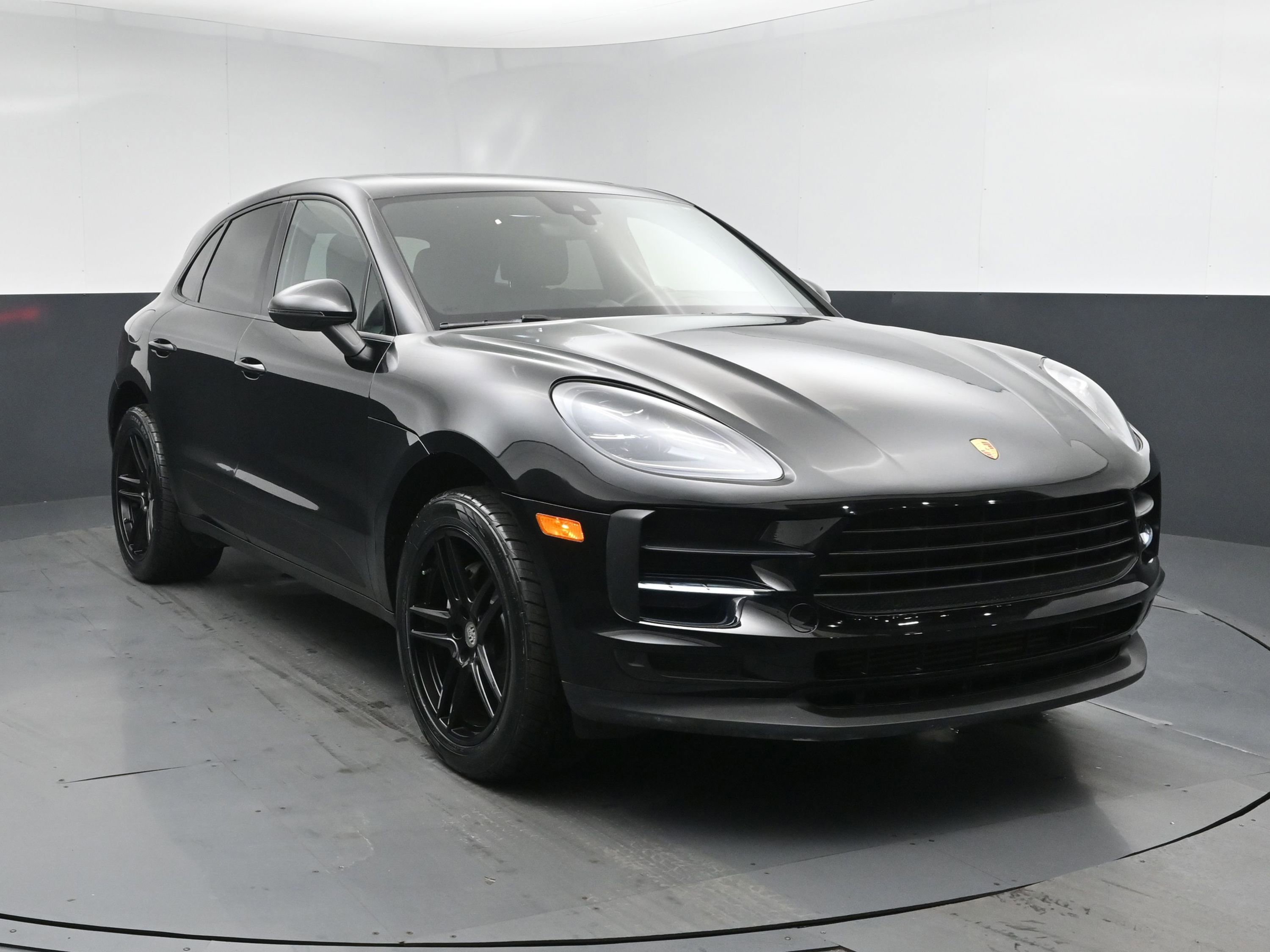 Used 2019 Porsche Macan AWD/4WD image 2