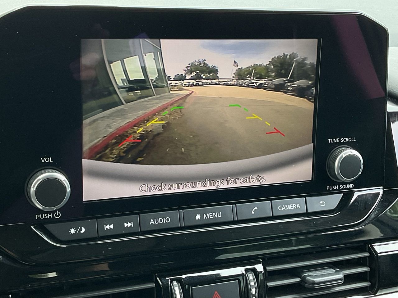 Used 2025 Nissan Pathfinder SV image 31