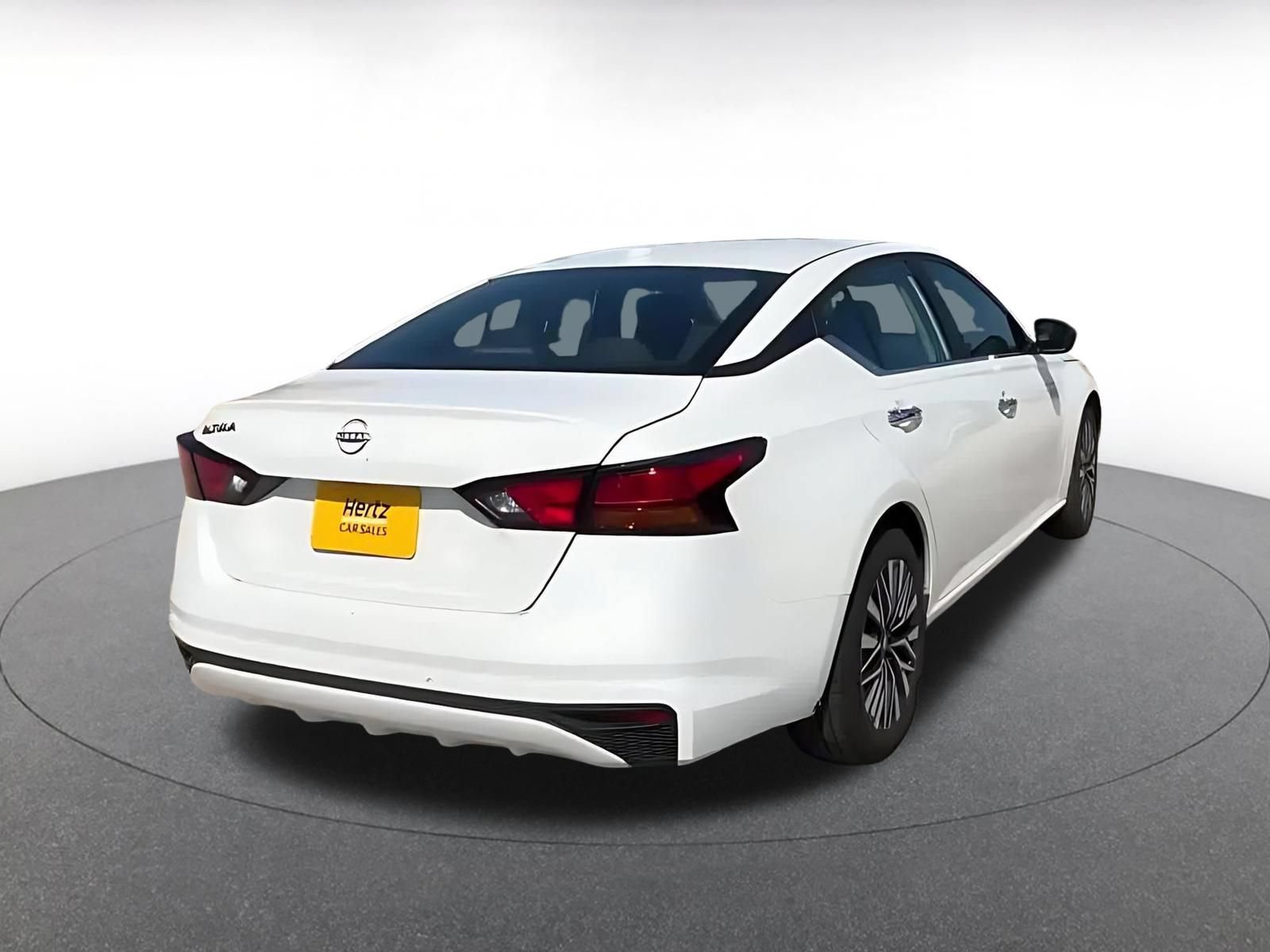 Used 2025 Nissan Altima 2.5 SV FWD image 11