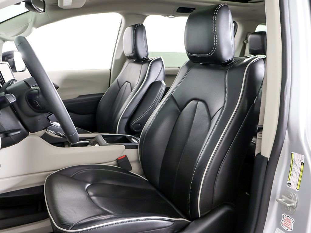 Used 2024 Chrysler Pacifica Limited image 33