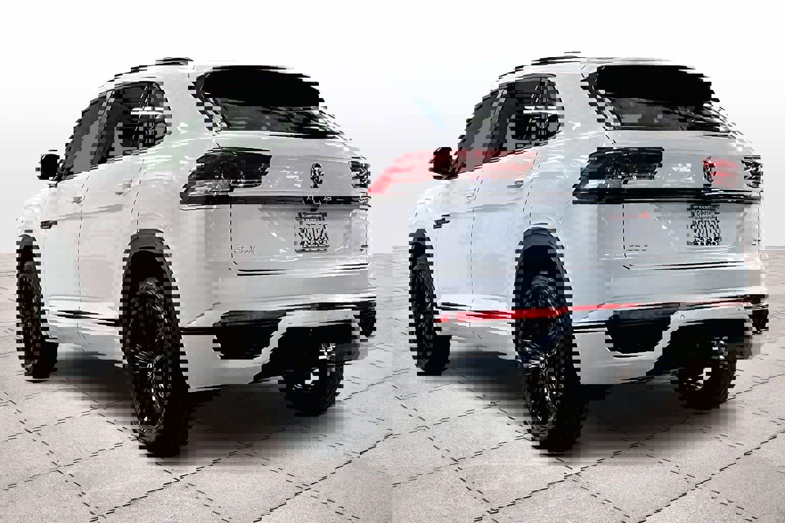 Used 2022 Volkswagen Atlas Cross Sport SEL R-Line image 15