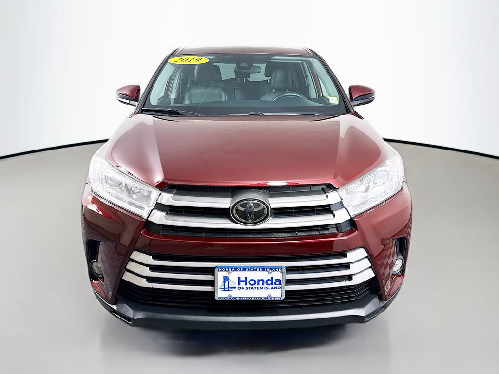 Used 2019 Toyota Highlander Plus AWD/4WD image 2