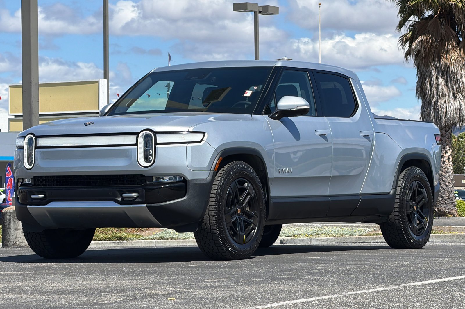 Used 2023 Rivian R1T Adventure Dual AWD/4WD image 9