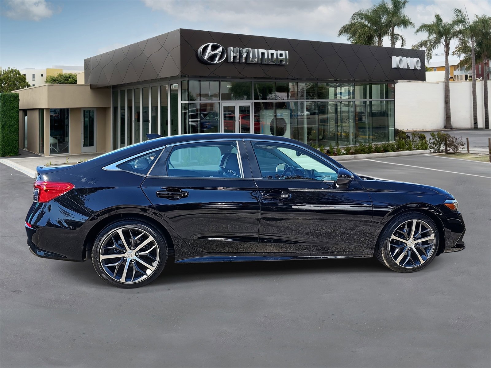 Used 2023 Honda Civic Touring image 2