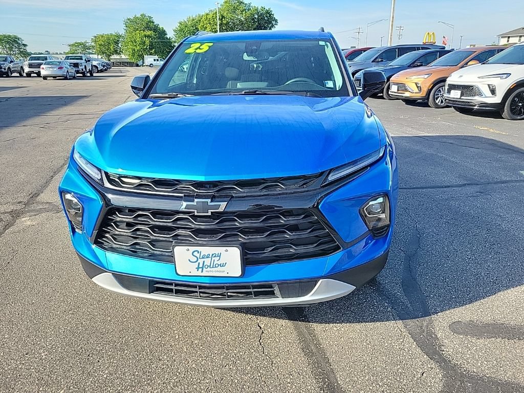 Used 2025 Chevrolet Blazer LT w/ Convenience Package AWD/4WD image 2