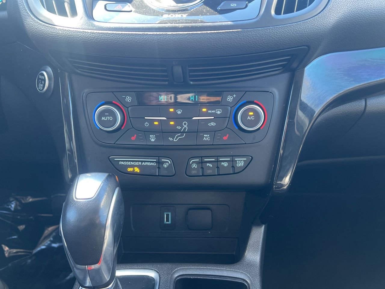 Used 2019 Ford Escape Titanium image 30