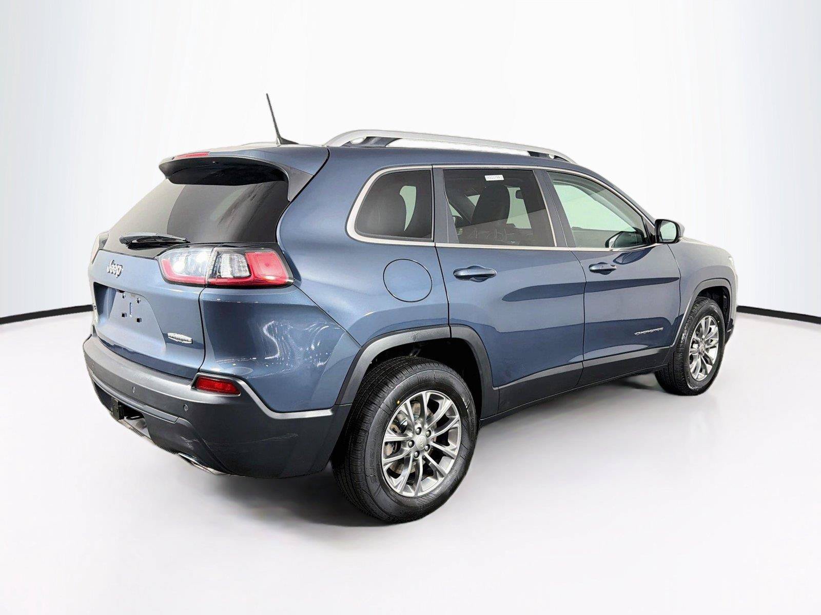 Used 2019 Jeep Cherokee Latitude Plus w/ Cold Weather Group AWD/4WD image 11