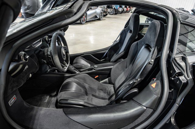 Used 2018 McLaren 720S Performance image 16