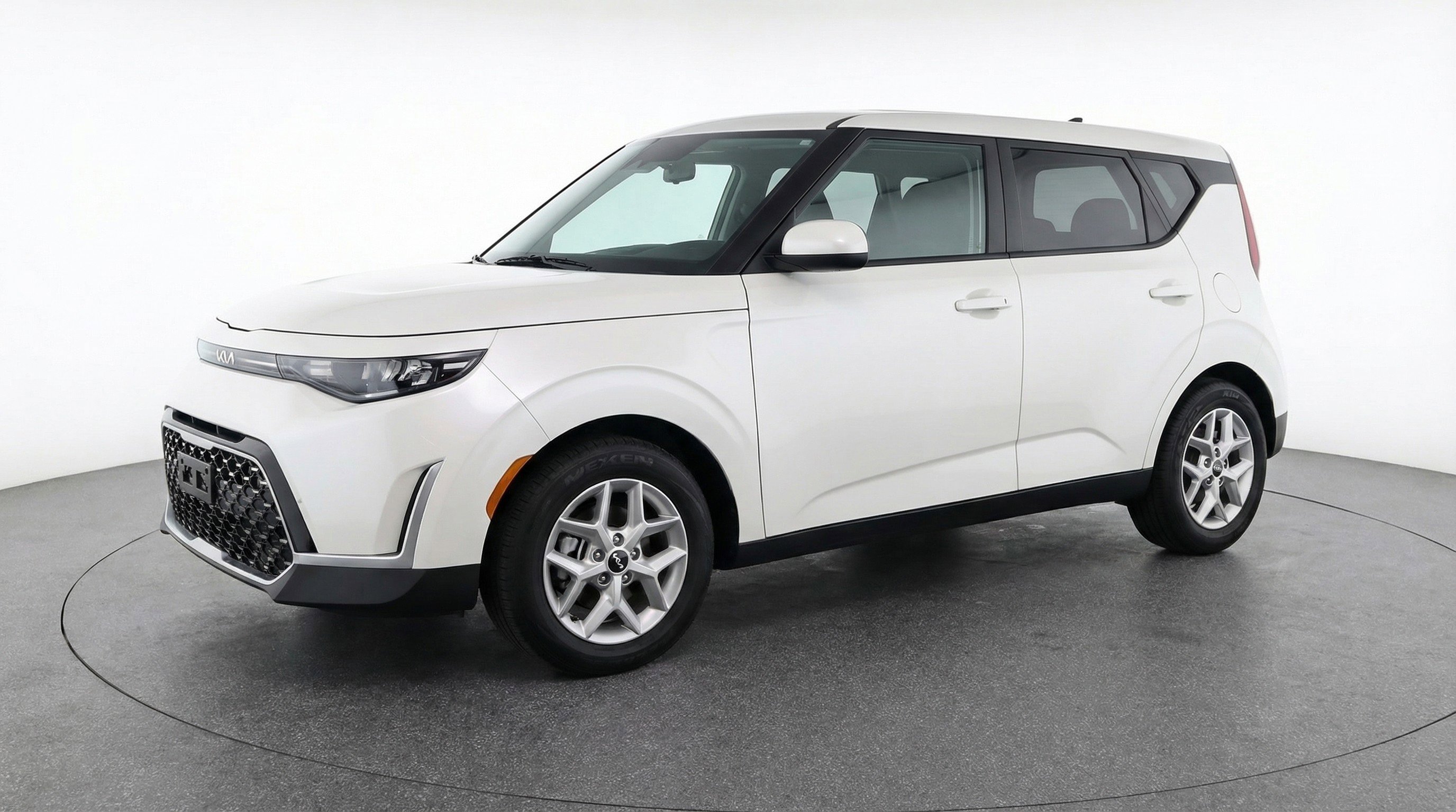 Used 2025 Kia Soul LX w/ LX Technology Package image 3