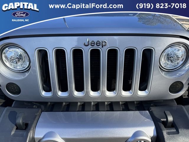 Used 2018 Jeep Wrangler Sahara w/ Dual Top Group image 10