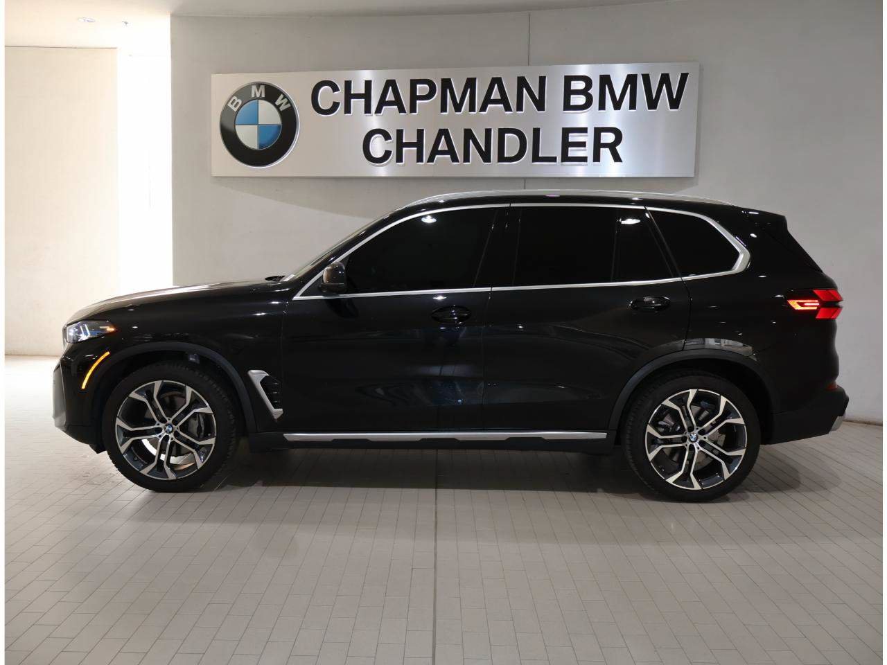 Used 2025 BMW X5 sDrive40i w/ Climate Comfort Package RWD image 3