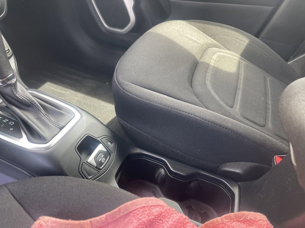 Used 2019 Jeep Renegade Latitude AWD/4WD image 18