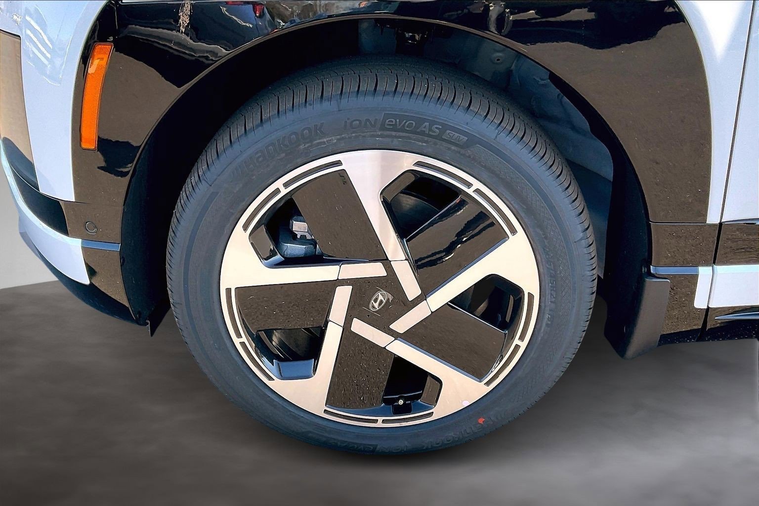 New 2026 Hyundai Ioniq 9 Limited image 13