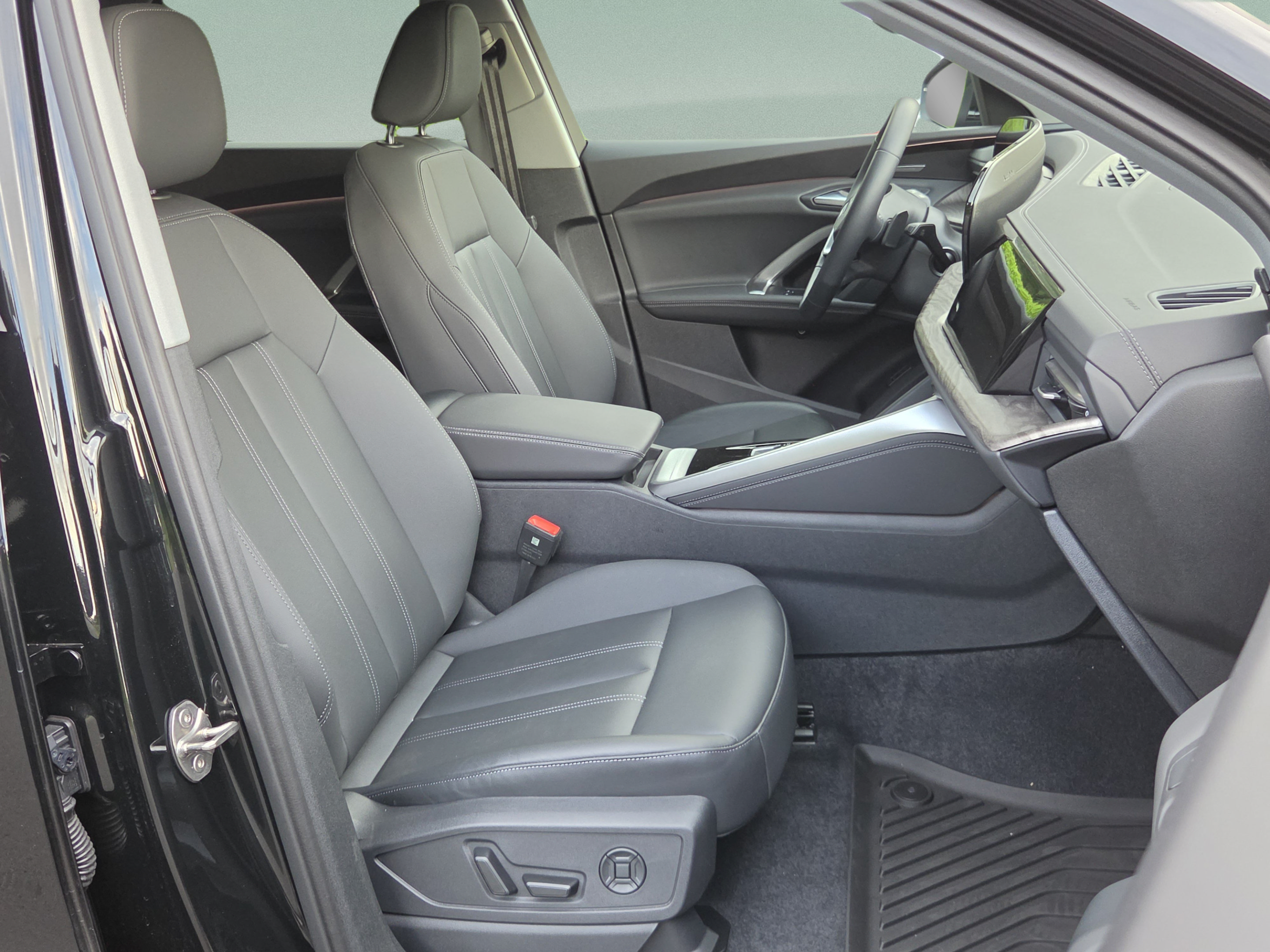 Certified 2025 Audi Q5 Premium w/ Premium Plus AWD/4WD image 19