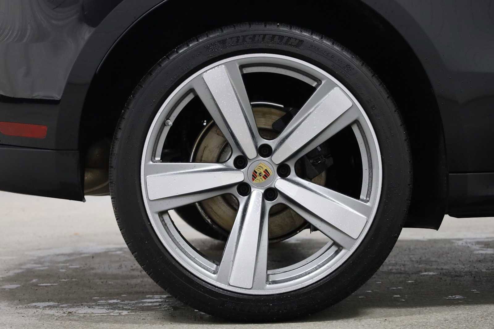 Certified 2024 Porsche Macan AWD/4WD image 38