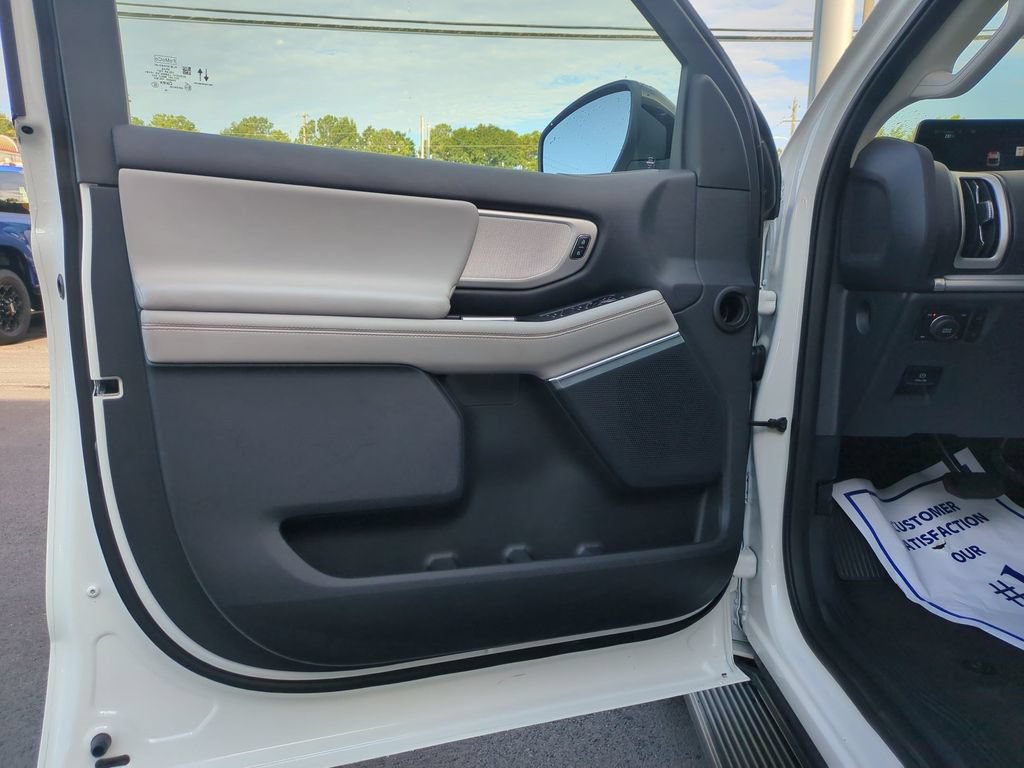 Certified 2025 Ford Expedition Active AWD/4WD image 11