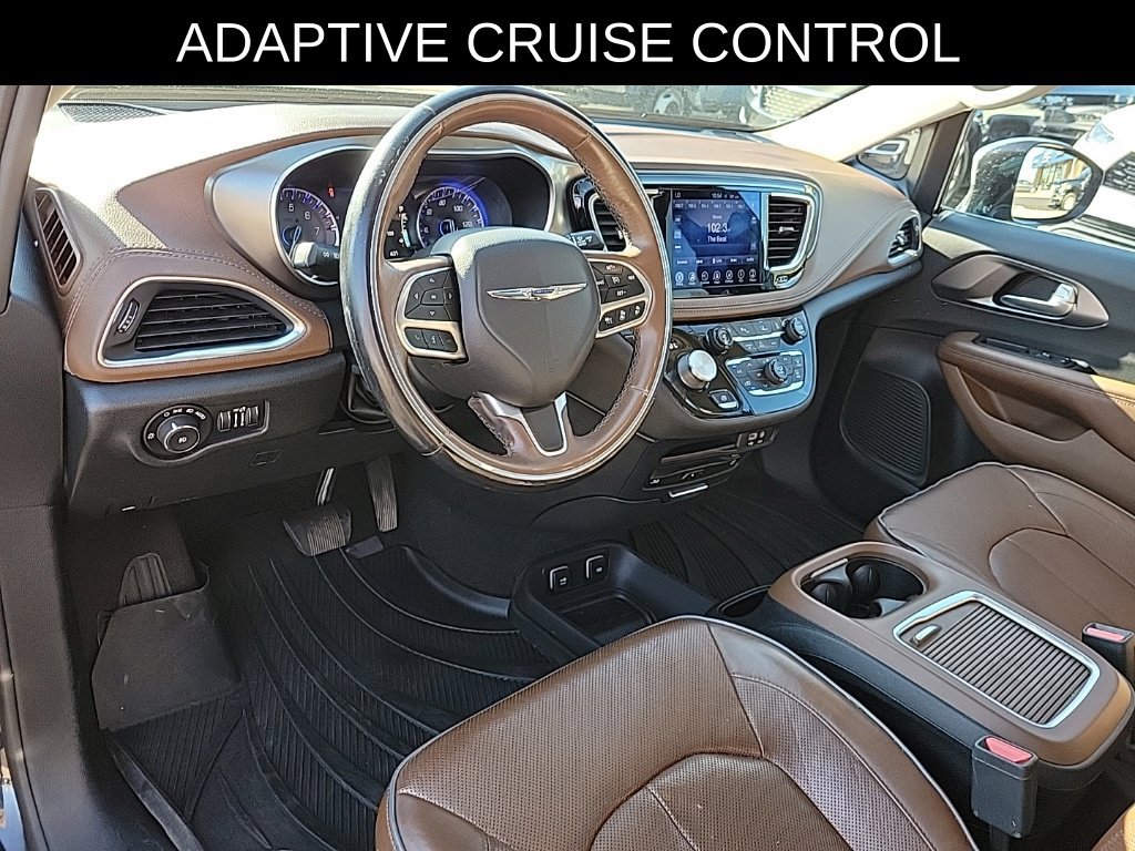 Used 2017 Chrysler Pacifica Limited w/ UConnect Theater Package FWD image 19