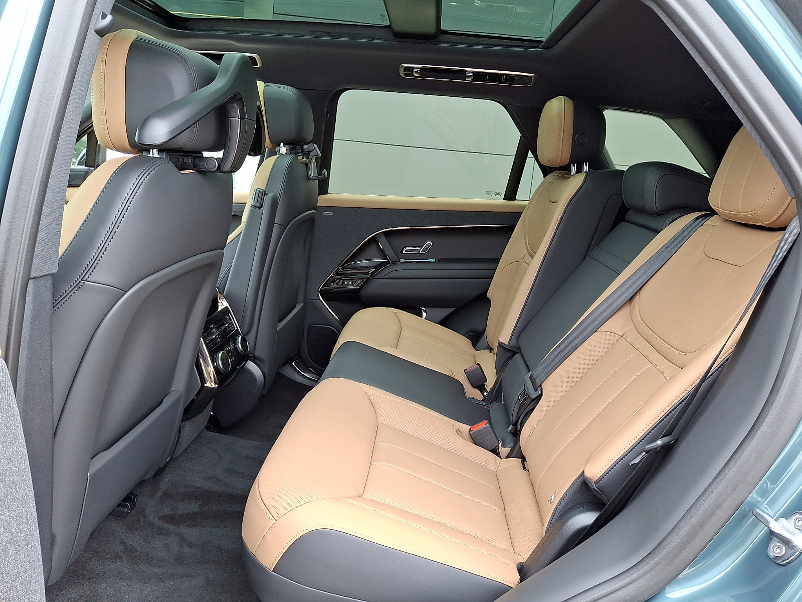 New 2026 Land Rover Range Rover Sport Dynamic SE AWD/4WD image 5