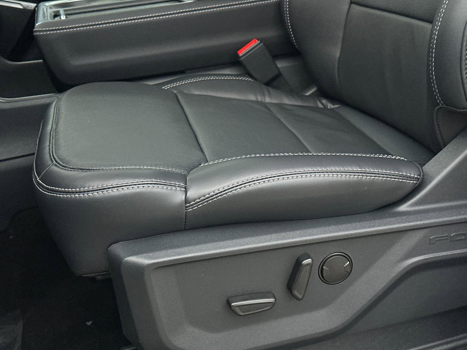 New 2025 Ford Expedition Platinum w/ Stealth Performance Package image 18