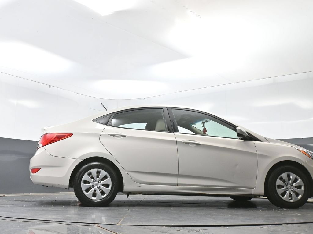 Used 2017 Hyundai Accent SE FWD image 22