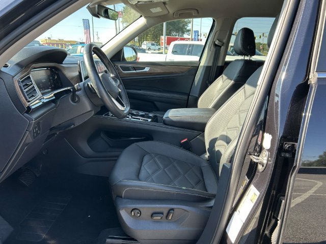 Used 2025 Volkswagen Atlas SE FWD image 13