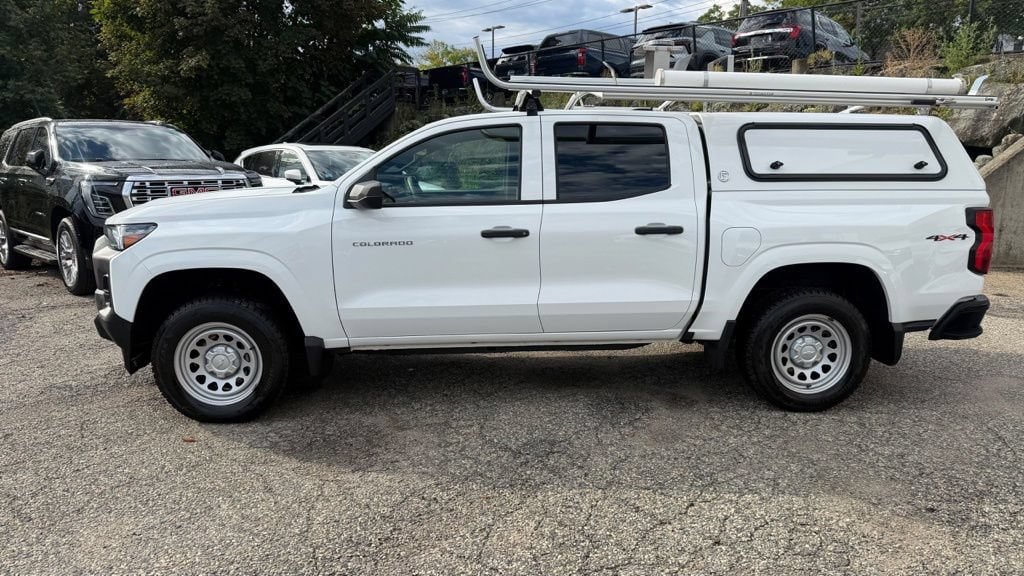 Used 2025 Chevrolet Colorado W/T AWD/4WD image 2