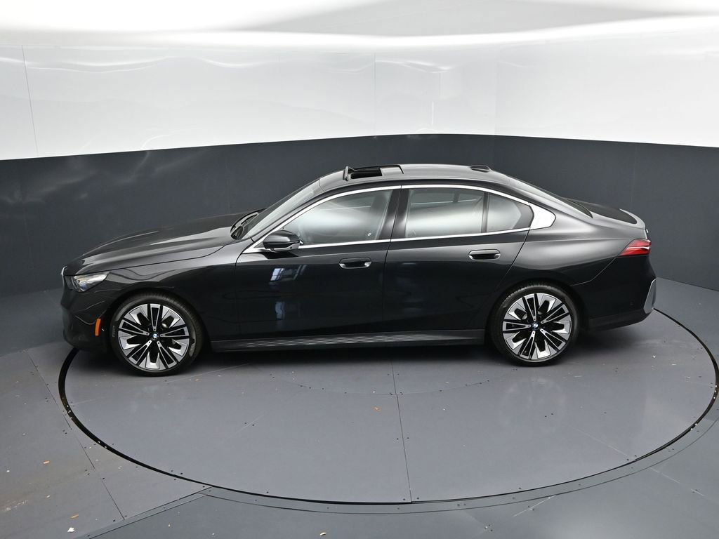 Certified 2025 BMW 530i xDrive image 32
