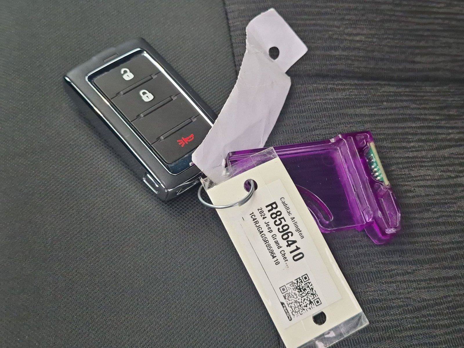 Used 2024 Jeep Grand Cherokee Laredo X RWD image 28