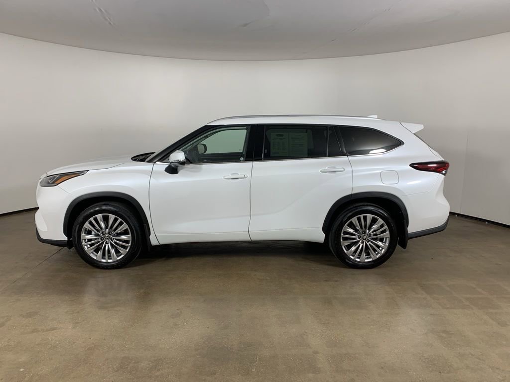 Used 2026 Toyota Highlander Limited image 18