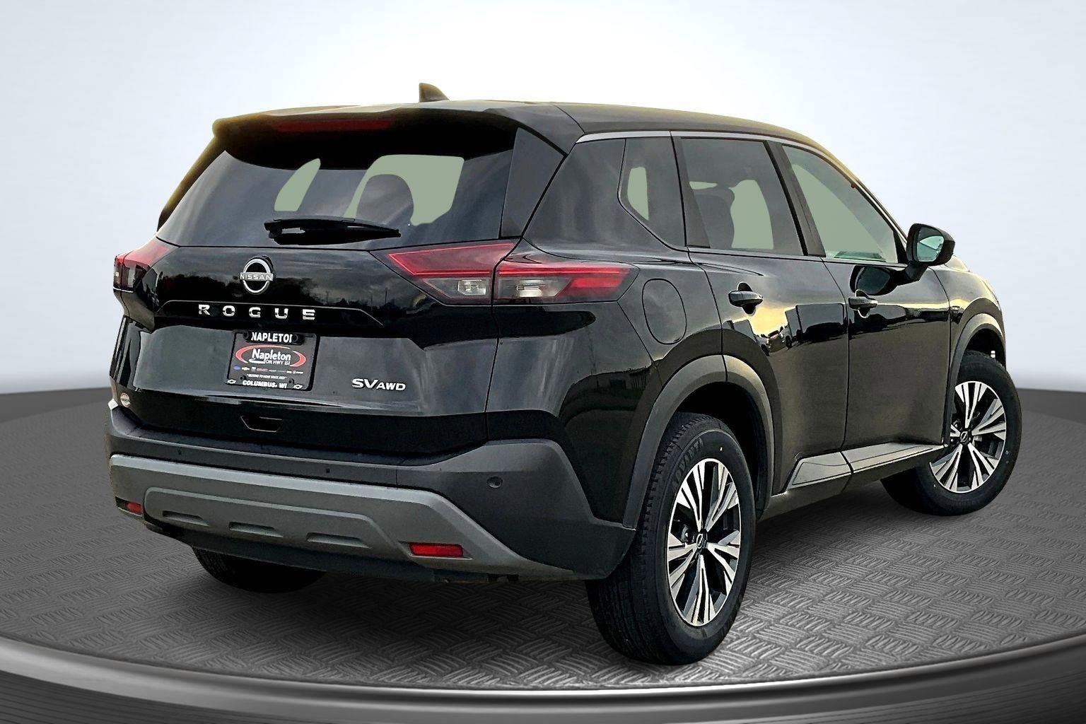 Used 2023 Nissan Rogue SV image 2