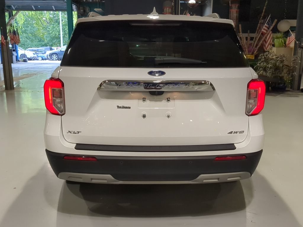 Used 2023 Ford Explorer XLT w/ Equipment Group 202A AWD/4WD image 9
