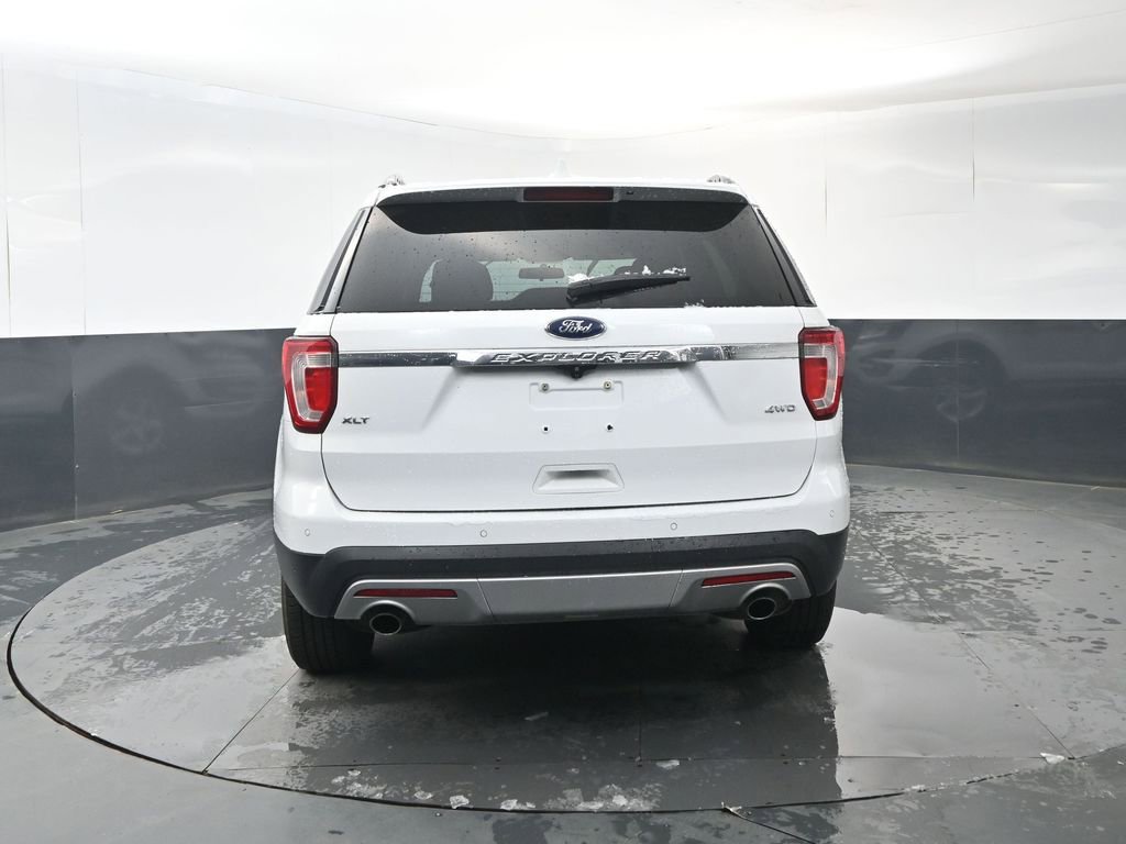 Used 2017 Ford Explorer XLT image 4